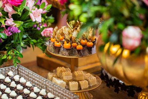 mesa de doce entrada dos noivo na festa muito felizes noiva diva durando o making of retratos itatiba foto e video'