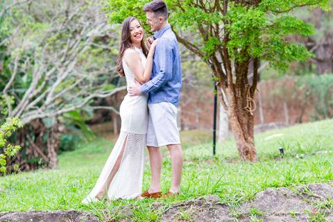 ensaio pre casamento inspirador foto de pinterest morungaba itatiba fotografo retratos julio itatiba noivo olhando p/ noiva e noiva olhando lago'