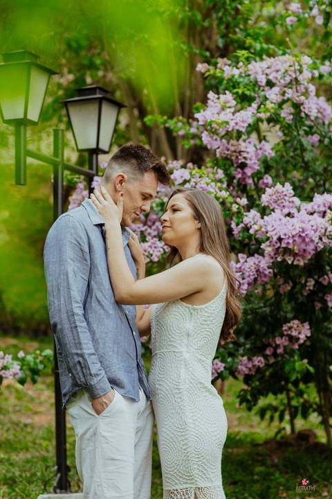 ensaio pre casamento inspirador foto de pinterest morungaba itatiba fotografo retratos julio itatiba  noiva fazendo carinho noivo'