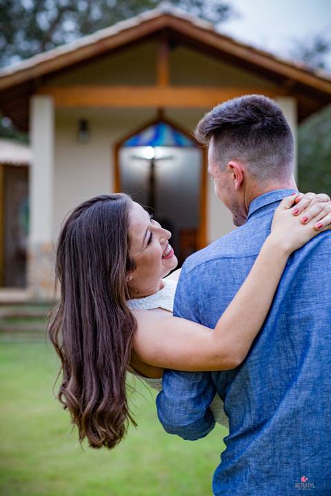 ensaio pre casamento inspirador foto de pinterest morungaba itatiba fotografo retratos julio itatiba  noivo carregando a noiva colo'