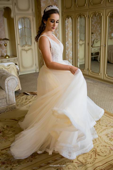 foto vestido festa debutante making of lindo colocando brindo preto e branco'