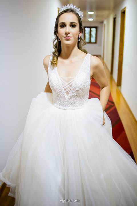 foto vestido festa debutante making of lindo colocando brindo preto e branco'