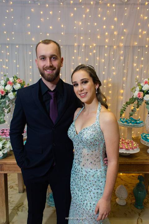foto vestido festa debutante making of lindo vestido festa lindo e pais na mesa do bolo jarinu itatiba'