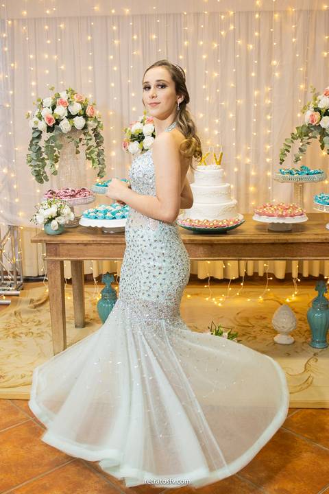 foto vestido festa debutante making of lindo vestido festa lindo e pais na mesa do bolo jarinu itatiba debutante e amigas '