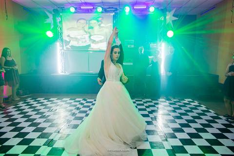 foto vestido festa debutante making of lindo vestido festa lindo e pais na mesa do bolo jarinu itatiba debutante e amigas '