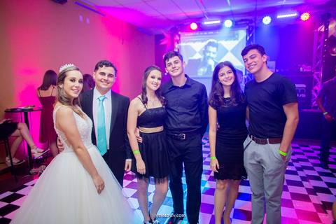foto vestido festa debutante making of lindo vestido festa lindo e pais na mesa do bolo jarinu itatiba debutante e amigas '