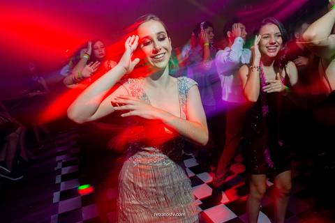 foto vestido festa debutante making of lindo vestido festa lindo e pais na mesa do bolo jarinu itatiba debutante e amigas '
