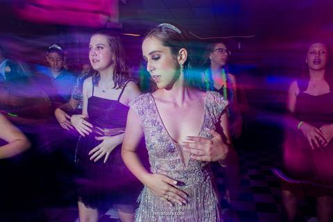 foto vestido festa debutante making of lindo vestido festa lindo e pais na mesa do bolo jarinu itatiba debutante e amigas '