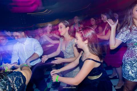 foto vestido festa debutante making of lindo vestido festa lindo e pais na mesa do bolo jarinu itatiba debutante e amigas '
