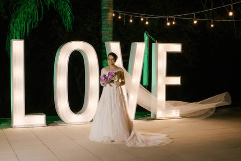 noiva na frente love '