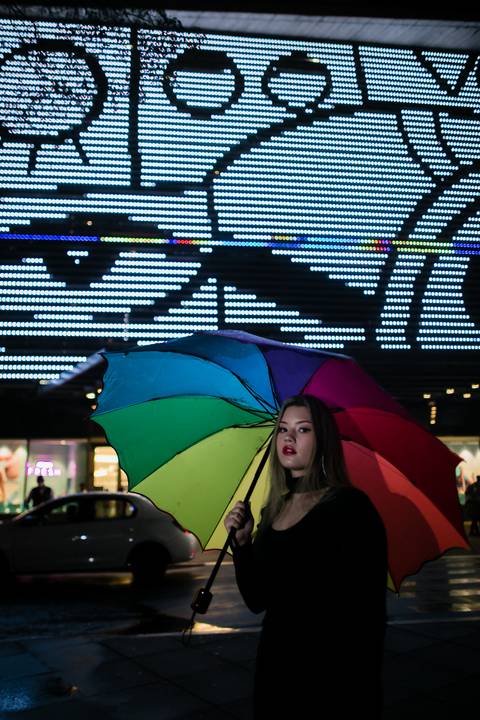 ensaio lindo na av paulista em sp noit e com chuva'