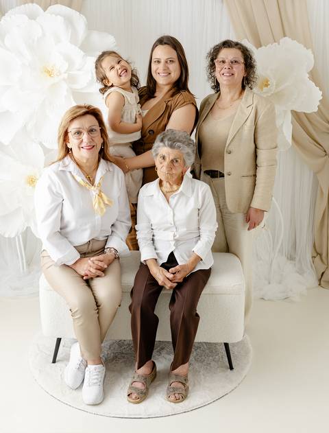 sessão fotografias, sessão infantil, fotografia de crianças, newborn, fotógrafo coimbra, grávida, fotografia newborn, acompanhamento, infantil, smash the cake, fotografias de crianças, foto bebés, 3 meses, 6 meses, 9 meses, foto grávida'