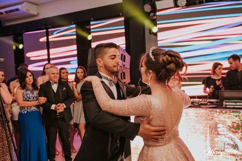 #londrina #londrinafotografo #fotografoemlondrina #fotografaemlondrina #fotografolondrina #casandoemlondrina #londrinacasamentos #eventoslondrina #noivalondrina #casamentosnacidadelondrina'