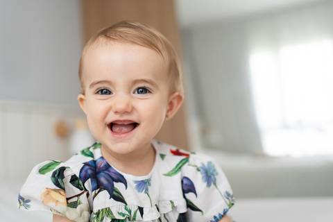 Bebê sorrindo para a câmera; dentinhos de bebê nascendo; Joao-Francisco-Fotografia; Familia; Niteroi; Rio de Janeiro; Acompanhamento; life-style;'