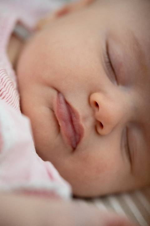 Detalhe da boca e nariz de bebê menina de 3 meses dormindo; Joao-Francisco-Fotografia; Familia; Niteroi; Rio de Janeiro; Acompanhamento; life-style;'