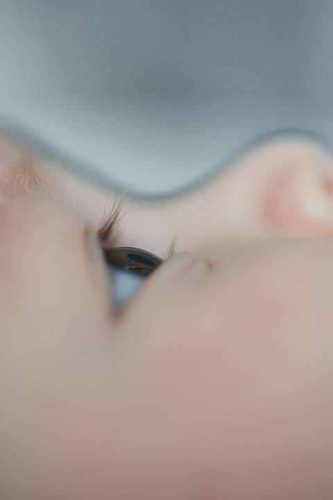 Ensaio familia; Acompanhamento; Bebe; Menina; 3 meses; em casa; Life Style; Joao-Francisco; Fotografia; Sessão; Fotos; Detalhe macro do olho do bebê; olhos; cílios; olhar;'