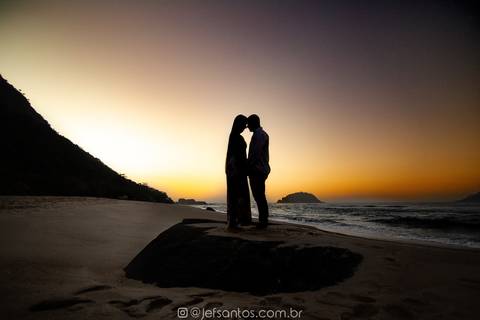 ensaio prewedding em grumari ao nascer do sol jef santos'