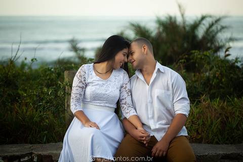 pose simples de casal na praia de grumari com o fotografo jef santos'