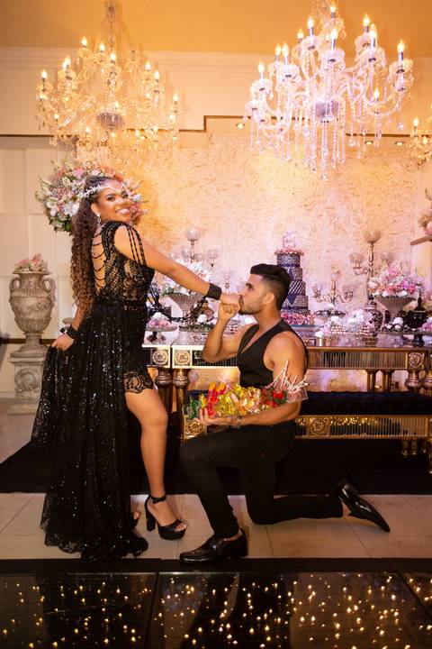 debutante beijada por baleiro na Carrozzinu's Casa De Festas e Buffet jef e mi'