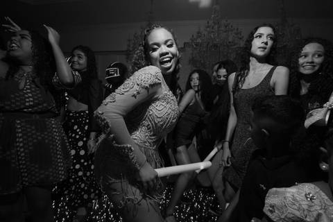 festa de 15 anos debutante dançando funk Carrozzinu's foto preto e branco jef santos'