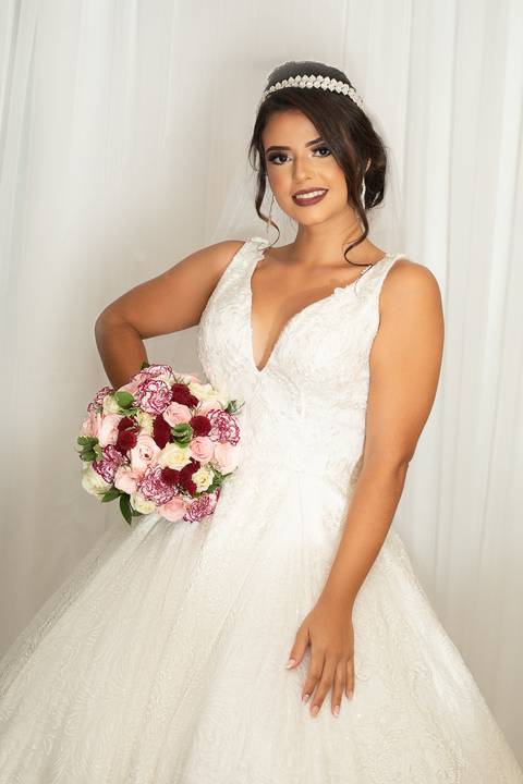 noiva posando com o vestido no hotel atlântico sul jef mi fotografia'