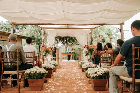 casamento-ar-livre-corredor-decorado-tenda-rodrigo-bahia-fotógrafo-casamento-mogi-guaçu.jpg'