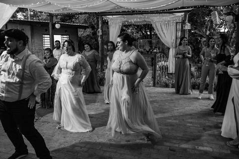 noiva-dançando-preto-e-branco-rodrigo-bahia-fotógrafo-casamento-mogi-guaçu.jpg'