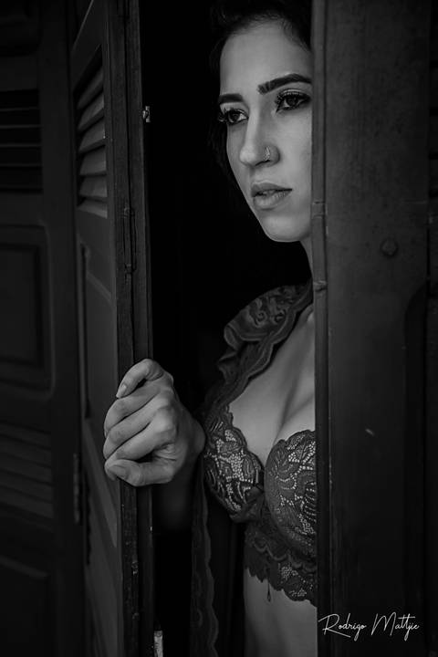 Ensaio feminino sensual realizado em hotel. Ph Rodrigo Mattjie '