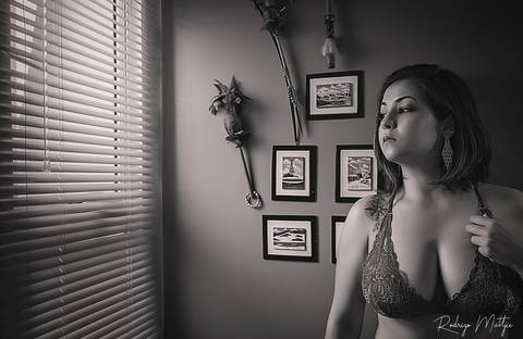 Ensaio feminino Marihá Odorício - tema vinho_Ph Rodrigo Mattjie'