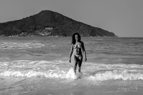 Ensaio da Isa Tavares na praia de Bombinhas/SC'