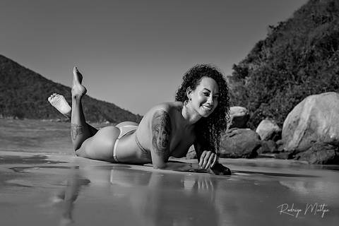 Ensaio da Isa Tavares na praia de Bombinhas/SC'