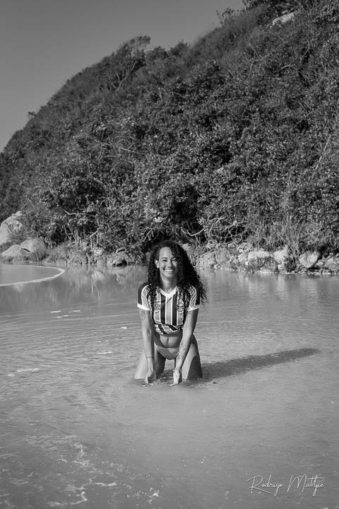 Ensaio da Isa Tavares na praia de Bombinhas/SC'