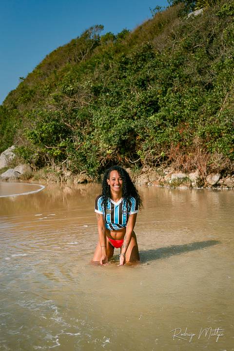Ensaio da Isa Tavares na praia de Bombinhas/SC'