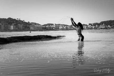 Ensaio da Isa Tavares na praia de Bombinhas/SC'