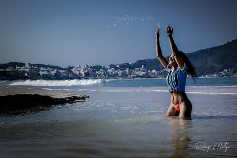 Ensaio da Isa Tavares na praia de Bombinhas/SC'
