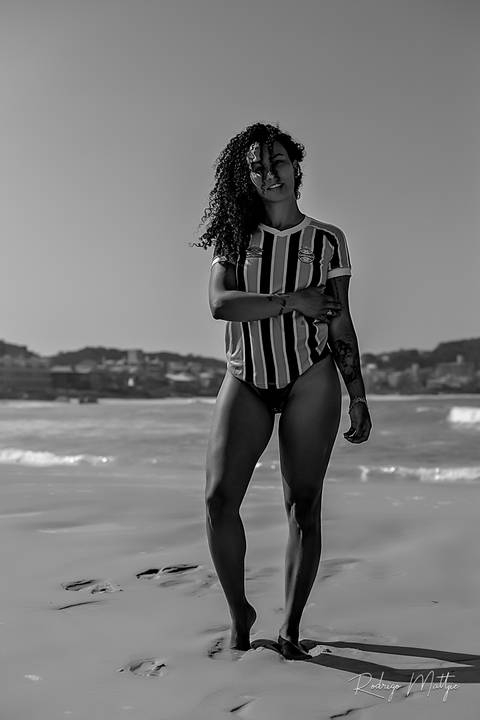 Ensaio da Isa Tavares na praia de Bombinhas/SC'