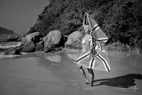 Ensaio da Isa Tavares na praia de Bombinhas/SC'