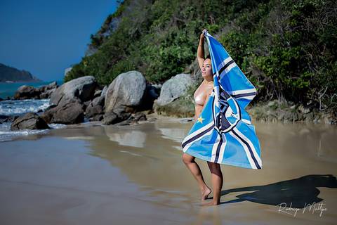 Ensaio da Isa Tavares na praia de Bombinhas/SC'