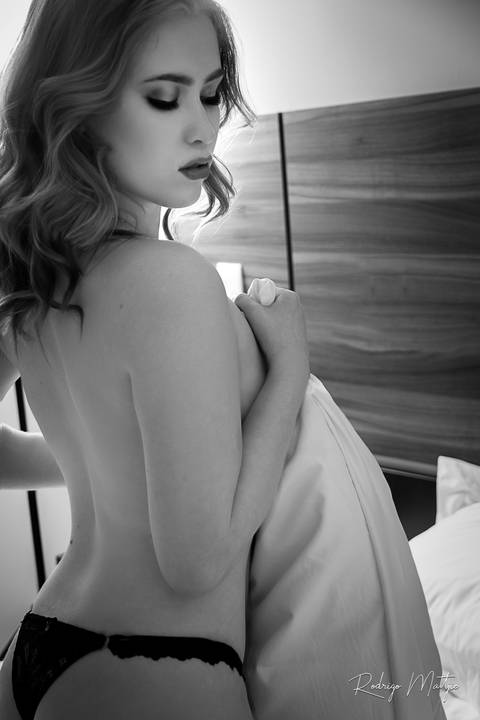 Aline Carolline - Ensaio sensual feminino realizado em Foz do Iguaçu '