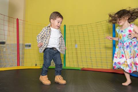 cobertura festa infantil, aniversário infantil com tema mini fazenda fazendinha, não faltou chapéu de palha, lembrancinhas personalizadas personalizados, sapo de pelúcia, o povo da roça aproveitou toda a diversão. Evento realizado na serra.'