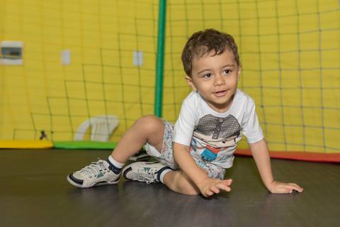 cobertura festa infantil, aniversário infantil com tema mini fazenda fazendinha, não faltou chapéu de palha, lembrancinhas personalizadas personalizados, sapo de pelúcia, o povo da roça aproveitou toda a diversão. Evento realizado na serra.'
