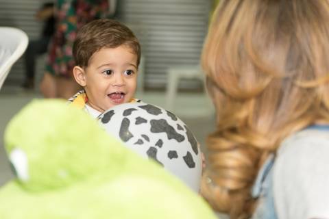 cobertura festa infantil, aniversário infantil com tema mini fazenda fazendinha, não faltou chapéu de palha, lembrancinhas personalizadas personalizados, sapo de pelúcia, o povo da roça aproveitou toda a diversão. Evento realizado na serra.'