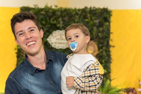 cobertura festa infantil, aniversário infantil com tema mini fazenda fazendinha, não faltou chapéu de palha, lembrancinhas personalizadas personalizados, sapo de pelúcia, o povo da roça aproveitou toda a diversão. Evento realizado na serra.'