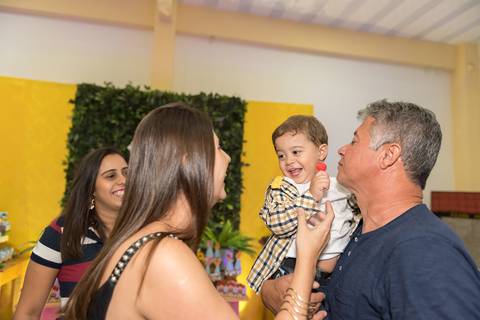 cobertura festa infantil, aniversário infantil com tema mini fazenda fazendinha, não faltou chapéu de palha, lembrancinhas personalizadas personalizados, sapo de pelúcia, o povo da roça aproveitou toda a diversão. Evento realizado na serra.'