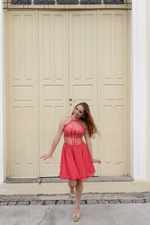 Ensaio 15 anos realizado no Museu Ferroviário em Vila Velha numa atmosfera bem descontraída. Safira é uma adolescente que esbanja simpatia e muito charme.'