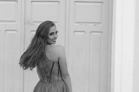 Ensaio 15 anos realizado no Museu Ferroviário em Vila Velha numa atmosfera bem descontraída. Safira é uma adolescente que esbanja simpatia e muito charme.'