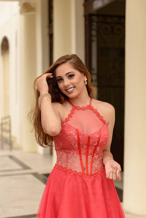 Ensaio 15 anos realizado no Museu Ferroviário em Vila Velha numa atmosfera bem descontraída. Safira é uma adolescente que esbanja simpatia e muito charme.'