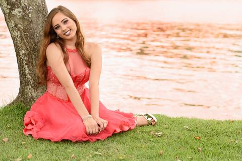 Ensaio 15 anos realizado no Museu Ferroviário em Vila Velha numa atmosfera bem descontraída. Safira é uma adolescente que esbanja simpatia e muito charme.'