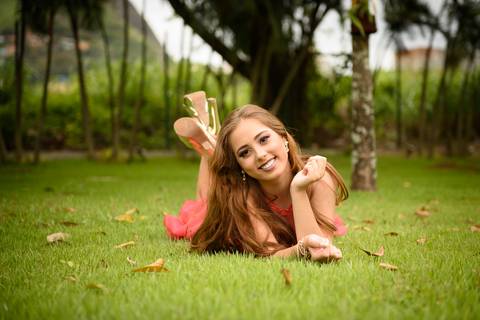 Ensaio 15 anos realizado no Museu Ferroviário em Vila Velha numa atmosfera bem descontraída. Safira é uma adolescente que esbanja simpatia e muito charme.'