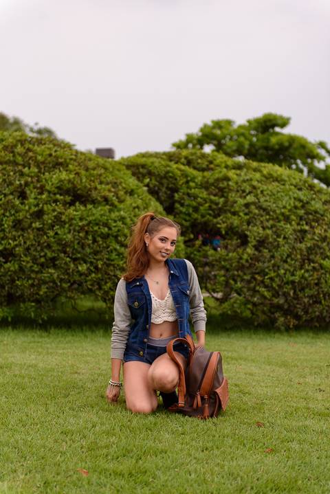 Ensaio 15 anos realizado no Museu Ferroviário em Vila Velha numa atmosfera bem descontraída. Safira é uma adolescente que esbanja simpatia e muito charme.'
